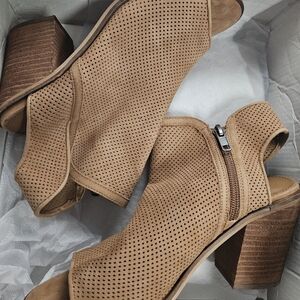 Steve Madden Tan Perforated Mules